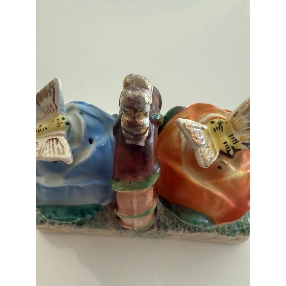 Lettuce‎ Cabbage Salt & Pepper Shakers With Holder Made In Japan Ceramic Vintage